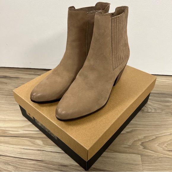Frye Sandra Chelsea Leather Ankle Stitched Block Heel Western Boot Size 9.5 NIB